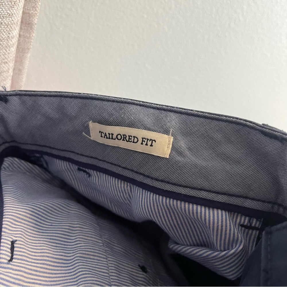 Jos A Bank Men’s Navy Tailored Fit Stretch Twill Shorts Size 35W - Picture 7 of 7